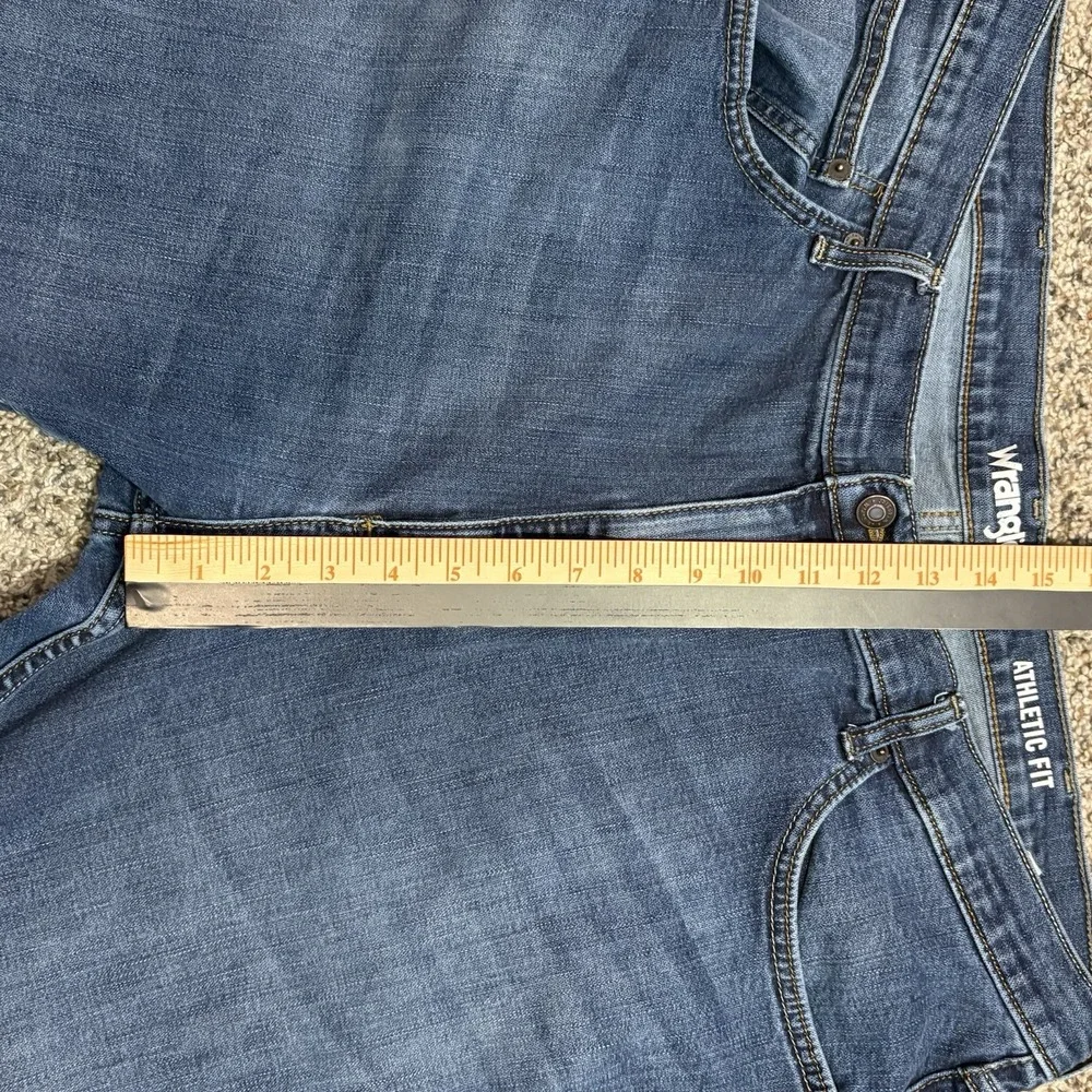 Wrangler Athletic Fit Straight Leg Jeans 40x29 Medium Wash Men's‎ Jeans